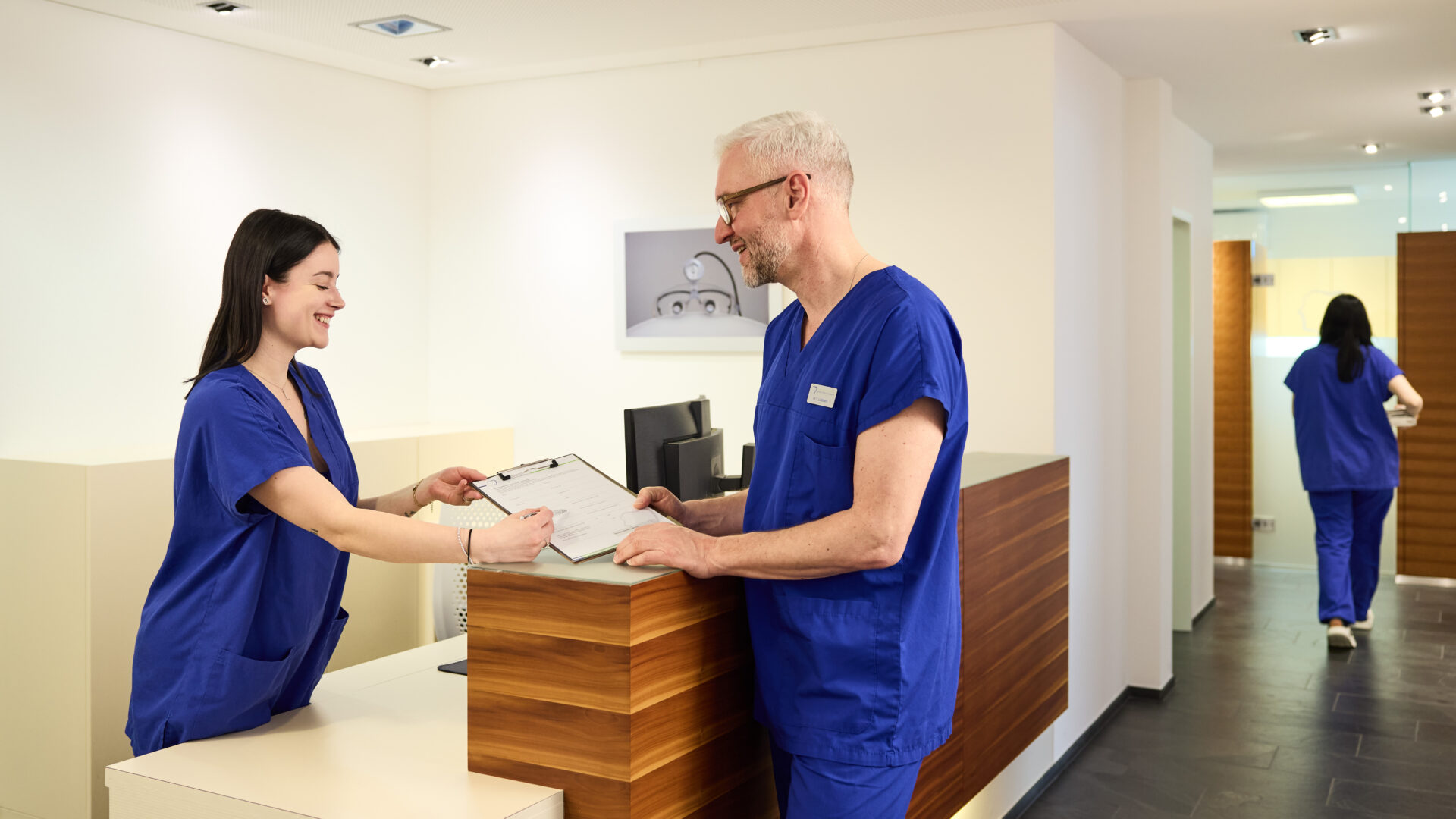 Im Team der Praxis PD Dr. med. Dr. med. dent. Heinz-Theo Lübbers legen wir grossen Wert die Zusammenarbeit zum Wohle unserer Patientinnen und Patienten.